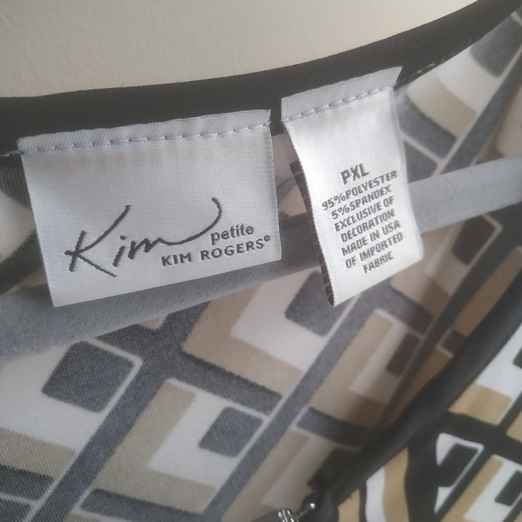 Scoop neck gemstone blouse - Picture 3 of 4